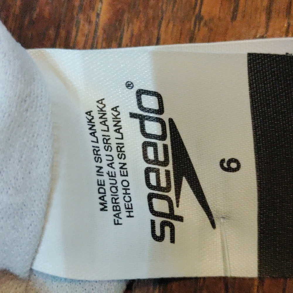 Speedo swimsuit size 6.  FHC1 - Picture 3 of 7